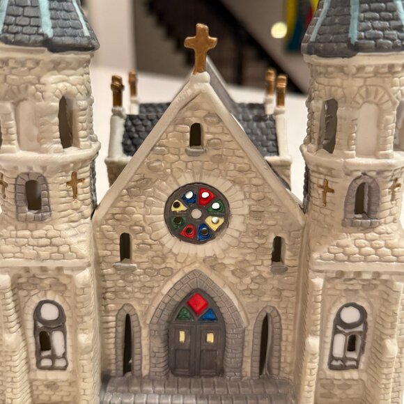 DICKENS KEEPSAKE Two-Steeple Cathedral Village - Picture 8 of 9